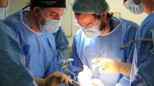 Nuevo sistema robótico mejora cirugía de rodilla en hospital madrileño