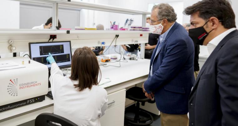Nuevos investigadores de la Comunidad de Madrid estudian propiedades desconocidas de los metamateriales