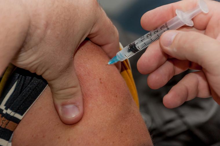 'Ante la gripe, arrima el hombro', la nueva campaña para concienciar a los sanitarios sobre vacunarse contra la gripe