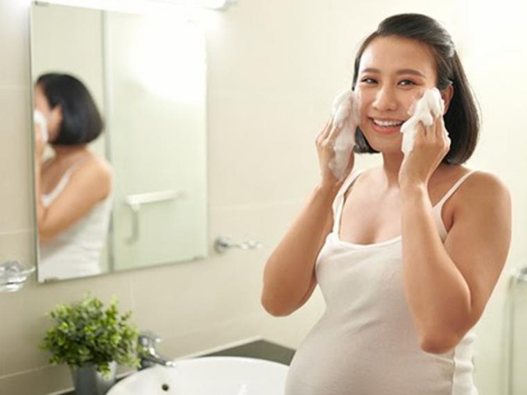 Guía para una rutina de cuidado de la piel durante el embarazo
