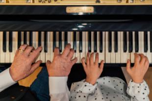 Zielo Shopping Pozuelo celebra el Día Internacional del Alzheimer con la acción especial “Canciones para el Recuerdo”