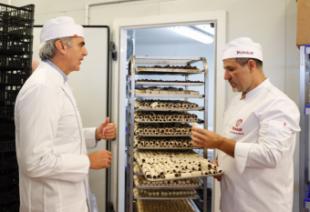 La Comunidad fomenta la seguridad alimentaria en los establecimientos del sector de pastelería de la región