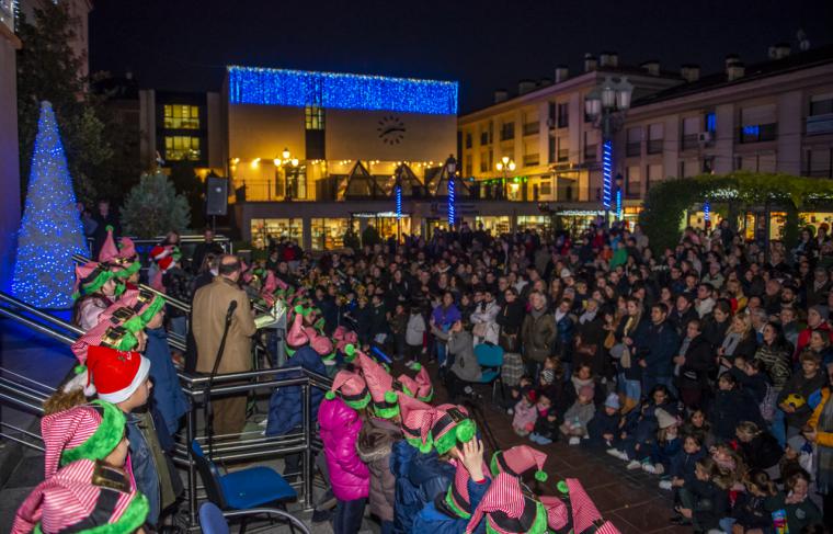 Pozuelo de Alarcón ilumina la Navidad con su tradicional encendido de luces