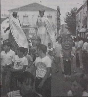 Los gigantes de Pozuelo en la plaza del Rey. Años 60. Foto publicada en Facebook por Francisco M. Barrio