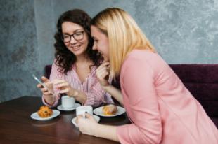 Pozuelo impulsa el aprendizaje de idiomas entre los jóvenes con un programa de intercambio en restaurantes de la ciudad