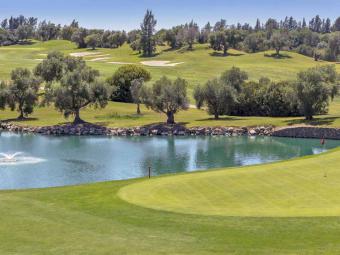 El golf: una práctica nacida en el siglo XV generadora de felicidad