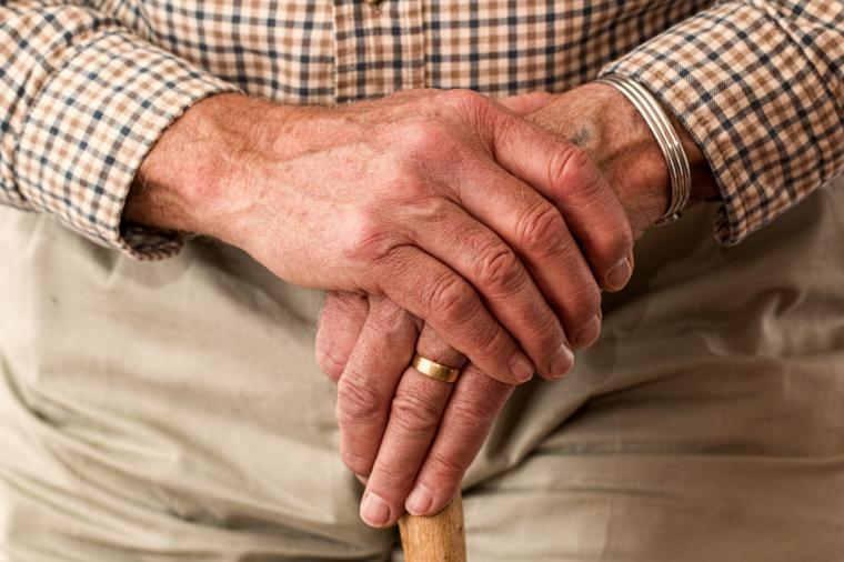 El Ayuntamiento y la Asociación Parkinson Madrid colaboran para atender a las personas que padecen esta enfermedad