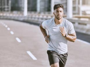 Fitness y calvicie: ¿cómo puede afectar el deporte a tu salud capilar?