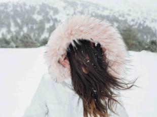 Nieve y cuidado capilar: ¿cómo cuidar el pelo ante el frío extremo?