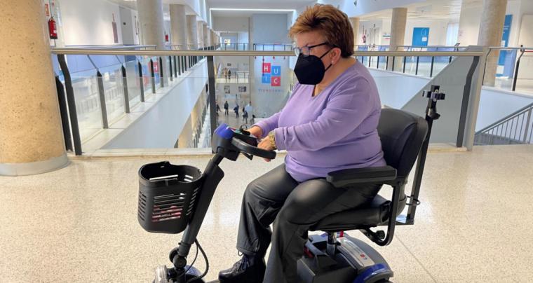El Hospital público Infanta Cristina estrena vehículos eléctricos en sus instalaciones para personas con movilidad reducida