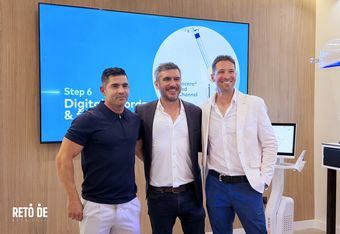 El equipo de Cleardent, encabezado por el CEO de la compañía, Ismael Cerezo (izquierda), responsable de poner en marcha este innovador modelo / CLEARDENT