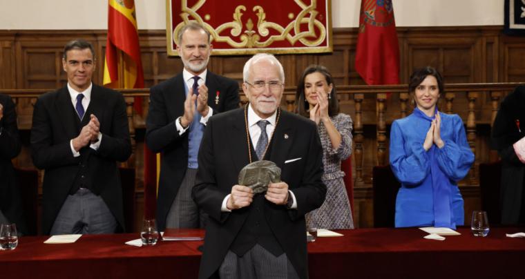 Díaz Ayuso, en la entrega del Premio Cervantes al escritor Luis Mateo Díez