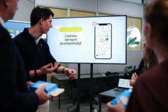 Madrid lanza una plataforma digital para mejorar la calidad de vida de personas mayores y con discapacidad