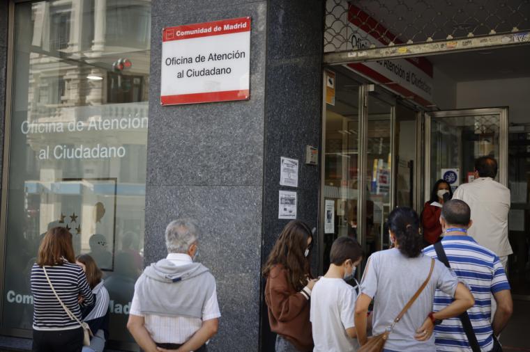 La Comunidad de Madrid amplía el horario de atención al ciudadano a las tardes y los sábados