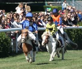 Victoria Federica y Patricia Montero, entre los asistentes a la carrera de caballos y campeonato de ponies celebrado en el Hipódromo de la Zarzuela