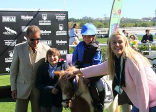 Victoria Federica y Patricia Montero, entre los asistentes a la carrera de caballos y campeonato de ponies celebrado en el Hipódromo de la Zarzuela