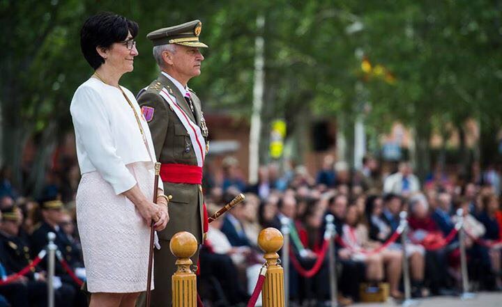 Cerca de 400 personas juran la Bandera de España en Pozuelo de Alarcón