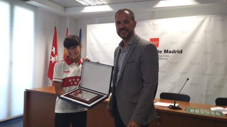 La Comunidad homenajea a la Selección Madrileña de Fútbol Sala Femenino Sub - 12