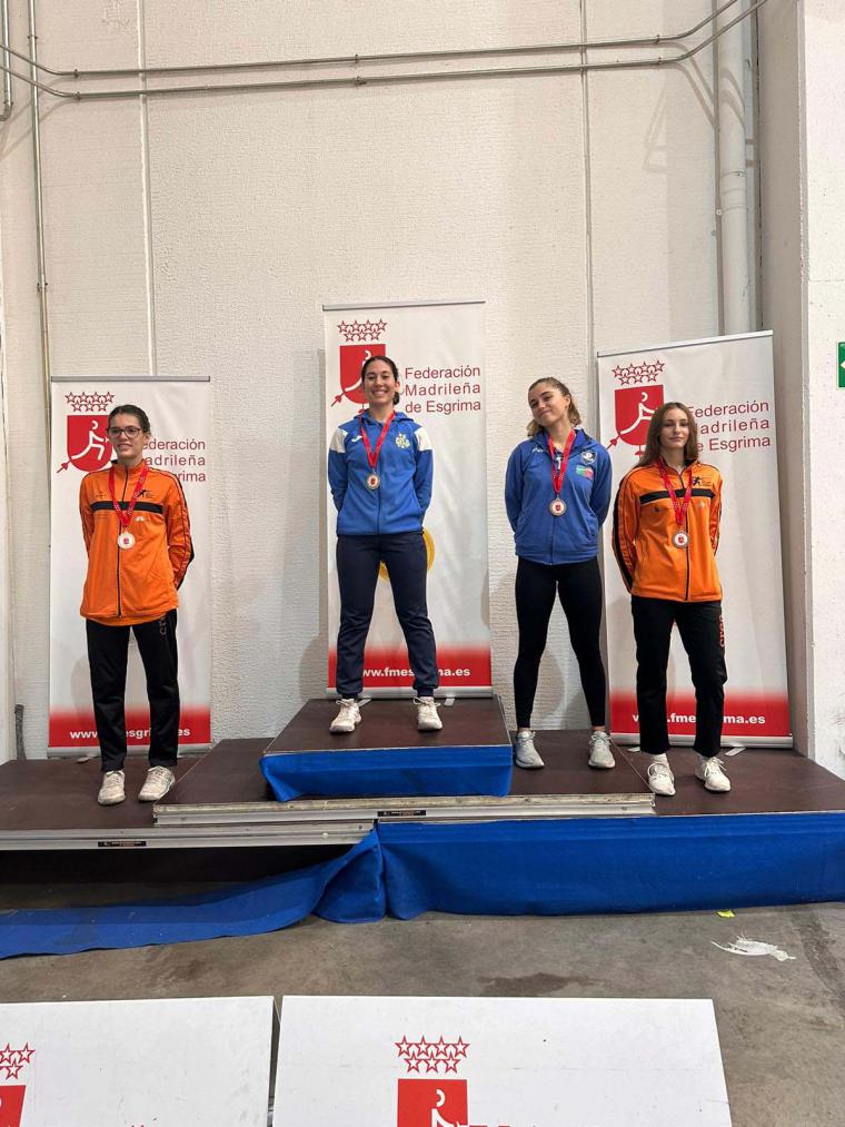 Martina Torrego, del Club Esgrima Pozuelo, se alza con el bronce en la Primera Fase Regional Junior