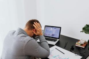 8 de cada 10 trabajadores en España no desconectan del trabajo durante sus vacaciones