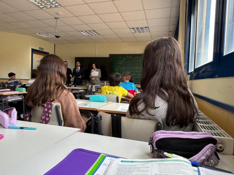 Desde el próximo año, los colegios públicos de Infantil y Primaria en la Comunidad de Madrid incluirán los cursos de 1º y 2º de Secundaria.