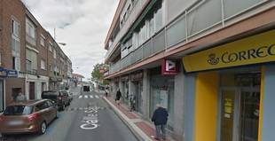 Los bomberos extinguen un incendio en Pozuelo