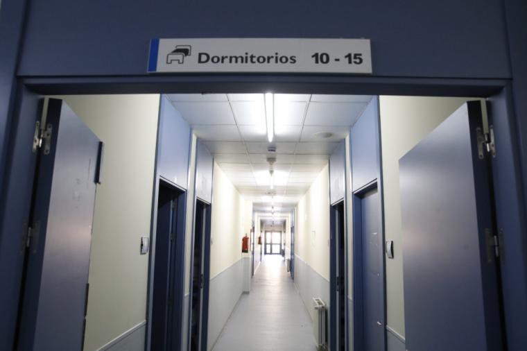 El Consistorio abrirá un centro temporal de emergencia para alojar y ofrecer atención social a personas que pernoctan en el aeropuerto