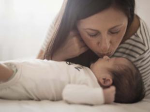 Un 27% de las españolas se siente más "madre" que "mujer", tras el parto