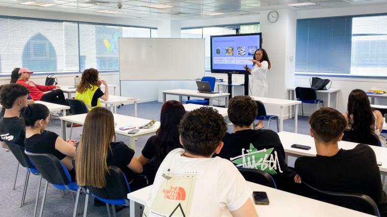 Una dieta equilibrada y saludable es clave para evitar la obesidad y el sobrepeso, un problema que afecta a 1 de cada 4 jóvenes en España
