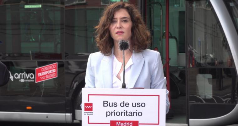 Díaz Ayuso presenta el nuevo autobús de uso prioritario en los semáforos: eléctrico, con plataformas exclusivas y frecuencias de entre 3 y 10 minutos