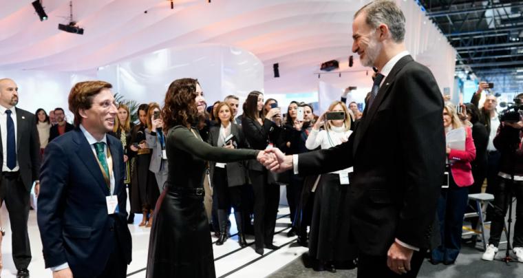 Díaz Ayuso acompaña a los Reyes en la inauguración de Fitur 2023, donde la Comunidad exhibirá su estilo de vida y riqueza cultural para atraer turismo de calidad