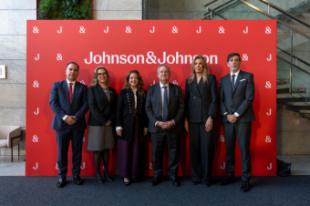 El ministro de Industria inaugura la nueva sede de Johnson & Johnson en Pozuelo de Alarcón