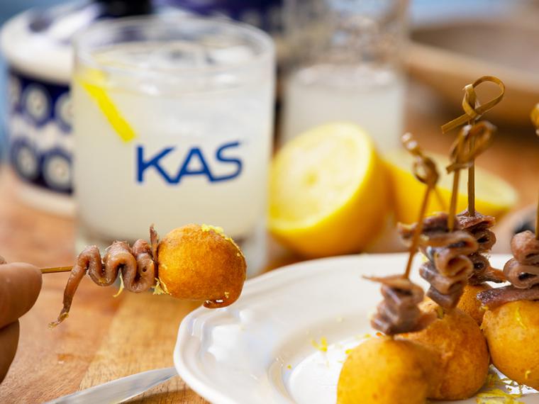 Buñuelo de anchoa y membrillo, la receta de Gipsy Chef perfecta para combinar con Kas