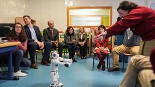 La Comunidad de Madrid implementa robótica e IA en diez centros para apoyar a alumnos con necesidades especiales