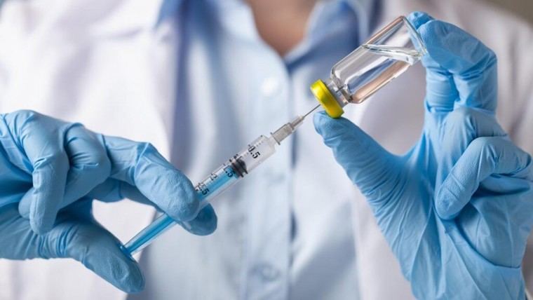 Madrid adquiere 1,7 millones de vacunas para proteger a mayores y grupos de riesgo