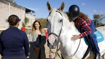 Madrid desarrolla terapia con caballos para 44 mujeres víctimas de violencia y 11 menores