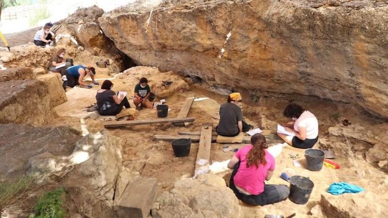Nueva campaña de excavación en el Valle de los Neandertales en Madrid