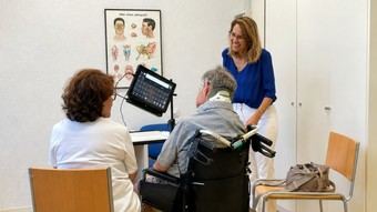 La Comunidad de Madrid ofrece tecnología de comunicación gratuita para pacientes con ELA y enfermedades neuromotoras