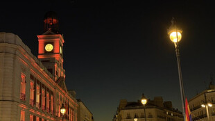 Madrid ilumina de naranja la Real Casa de Correos por el Día del TDAH