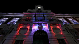 Madrid muestra su apoyo a Ceuta iluminando la Real Casa de Correos
