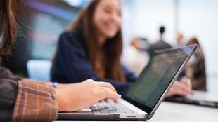 Madrid digitaliza el Cheque Formación para jóvenes desempleados