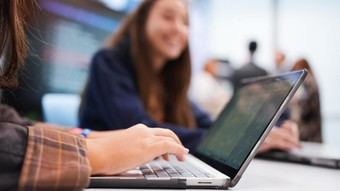 Madrid digitaliza el Cheque Formación para jóvenes desempleados