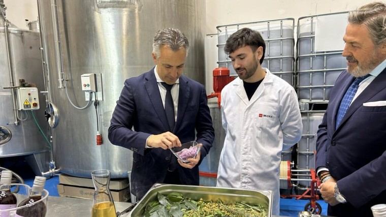 Lanzan un vermú ahumado de caramelos de violetas en Madrid