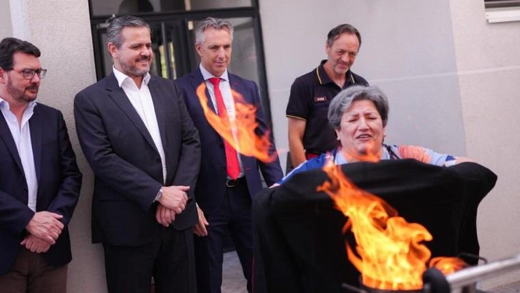 La Comunidad de Madrid distribuye 25.000 detectores de humo para prevenir incendios en viviendas sociales