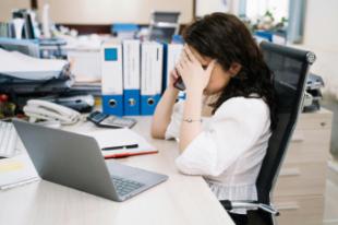 El 63 % de los trabajadores que se planean dejar su empleo lo harían por el estrés y la falta de conciliación