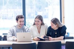 La UFV extiende becas de la Fundación Dádoris hasta el final de los grados