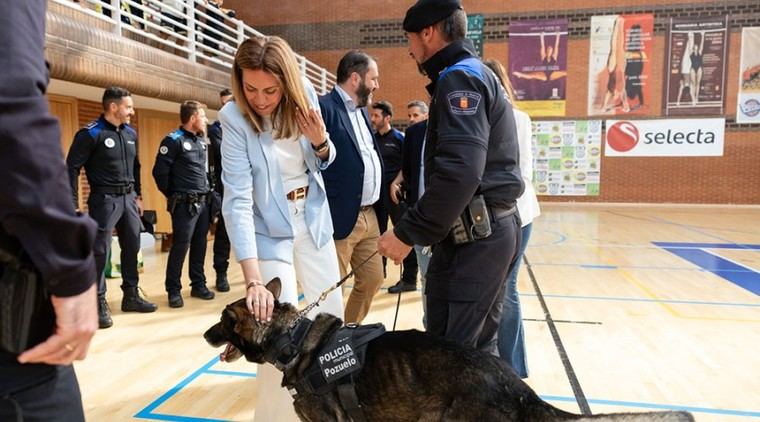 Exhibición de unidades caninas de la Policía ante más de 500 estudiantes en Pozuelo