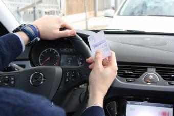La DGT estudia un carnet para que conduzcan coches los jóvenes a partir de los 16 años