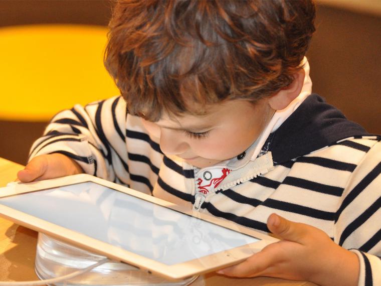 La mitad de los padres admiten desconocimiento sobre seguridad en el uso de tablets y smartphones