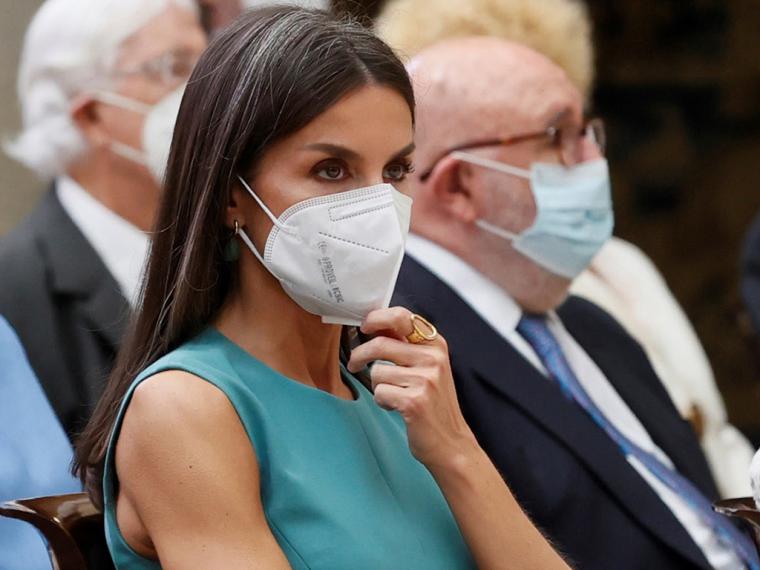 El look de la reina Letizia o cómo conseguir lucir un cabello con canas sin que parezca descuidado